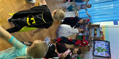 Powiększ grafikę: bal-karnawalowy-w-przedszkolu-675863.jpg