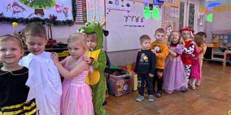 Powiększ grafikę: bal-karnawalowy-w-przedszkolu-675865.jpg