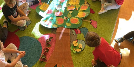 Powiększ grafikę: dzien-drzewa-w-przedszkolu-653954.jpg