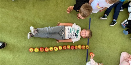 Powiększ grafikę: dzien-jablka-w-przedszkolu-653958.jpg