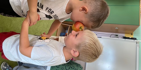 Powiększ grafikę: dzien-jablka-w-przedszkolu-653961.jpg
