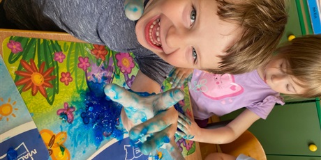 Powiększ grafikę: gramy-zmyslami-program-slime-u-maluszkow-613651.jpg
