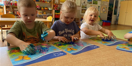 Powiększ grafikę: gramy-zmyslami-program-slime-u-maluszkow-613652.jpg